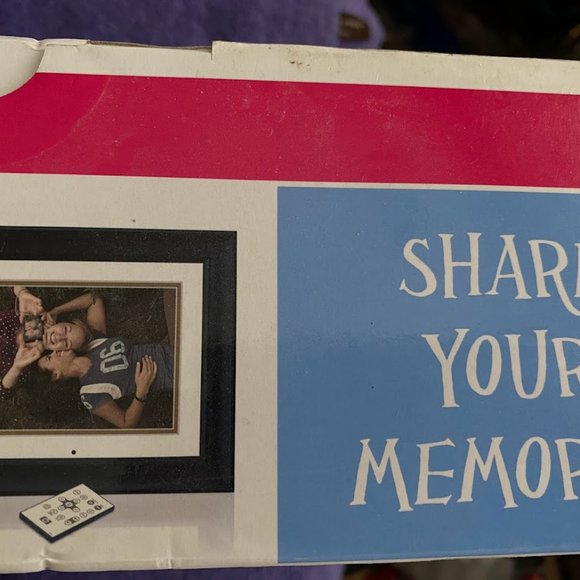 HP 8 inch Digital Picture Solid Wood Frame with 4 Double Mats DF820B4 - Picture 10 of 11